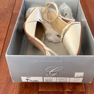 Grace Bella Ivory Silk Bridal Shoes size 7.5 Ankle Strap Leather sole 3.5" Heel